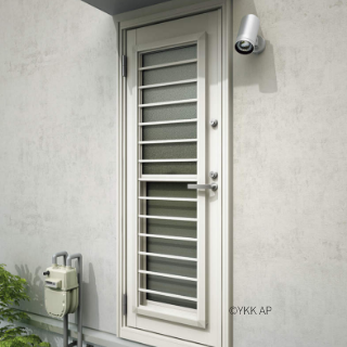 勝⼿⼝ドアの交換