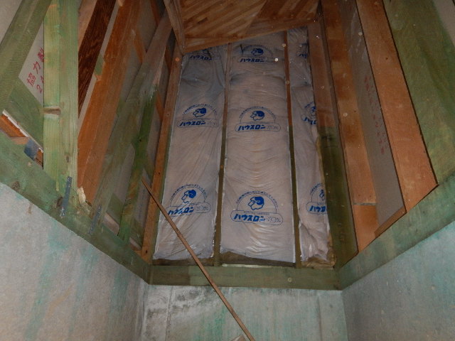 室内側の壁に断熱材が入っていない