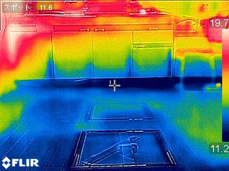 未断熱の床面のサーモ