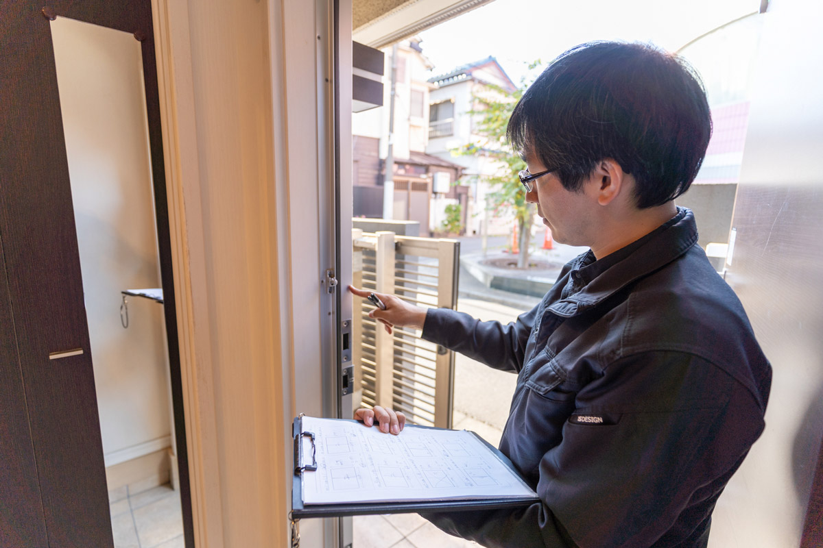 ドアの断熱調査中