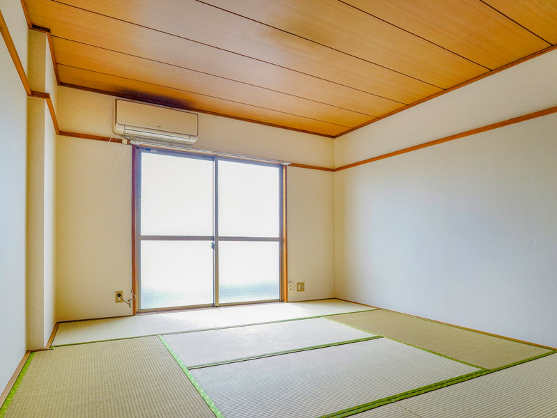 和室の掃き出し窓。
