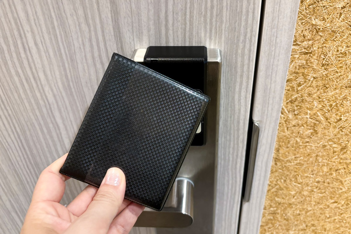玄関のタッチ式スマートキー。