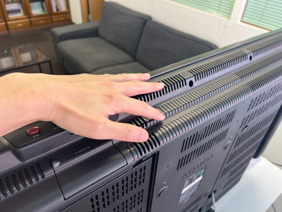 テレビの背面